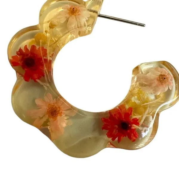 Dried Flower Acrylic Hoop Earrings - Image 8