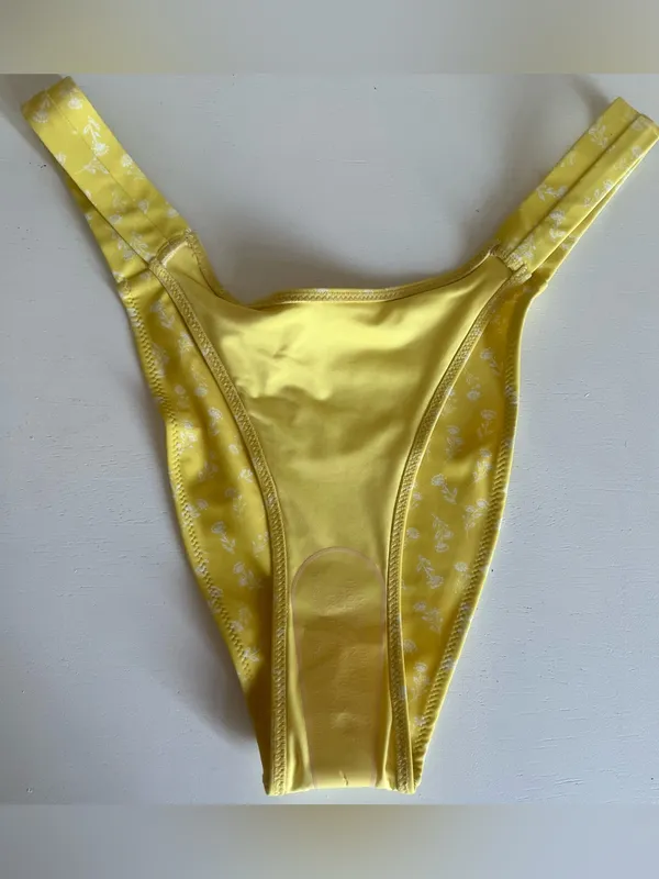 House of CB YELLOW WHITE FLORAL PRINT BIKINI bottom. Size Large. NWOT - Image 4