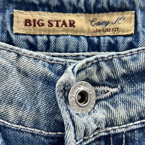Big Star Casey K low rise fit size 30 short distressed - Image 3