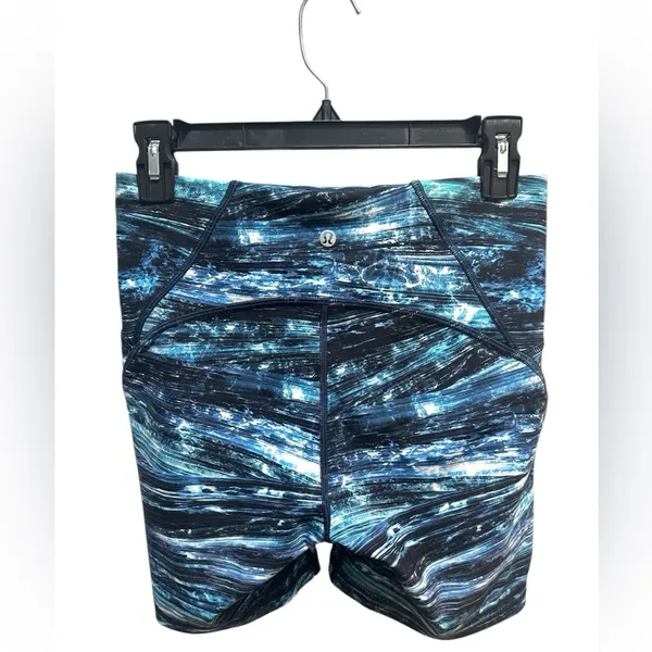 NWOT LULULEMON blue shorelines Train Times Short *6" - Image 8