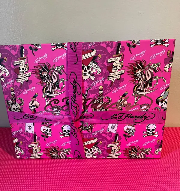 Ed Hardy Hat,Scarf And Gloves Gift Set - Image 5