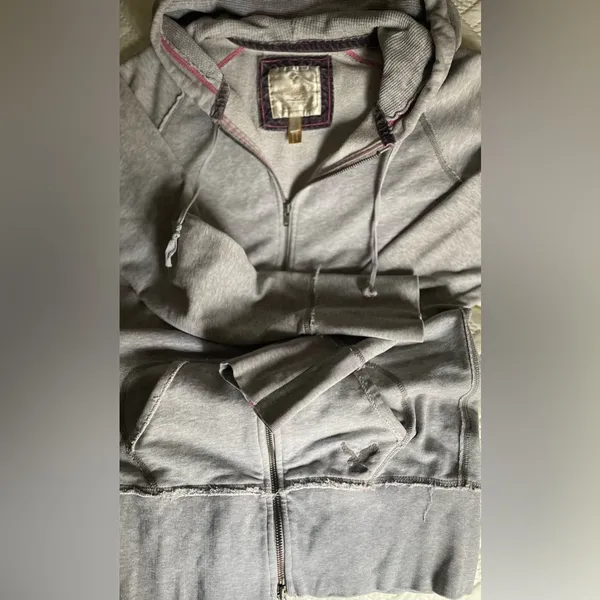 American Eagle Distressed Hoodie Women’s Grey Size Medium Slim fit. - Image 2