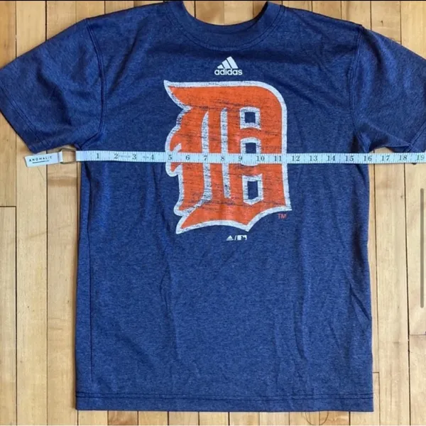 Adidas Detroit Tigers Shirt - Image 6