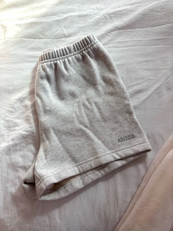 Aritzia Shorts TNA - Image 4