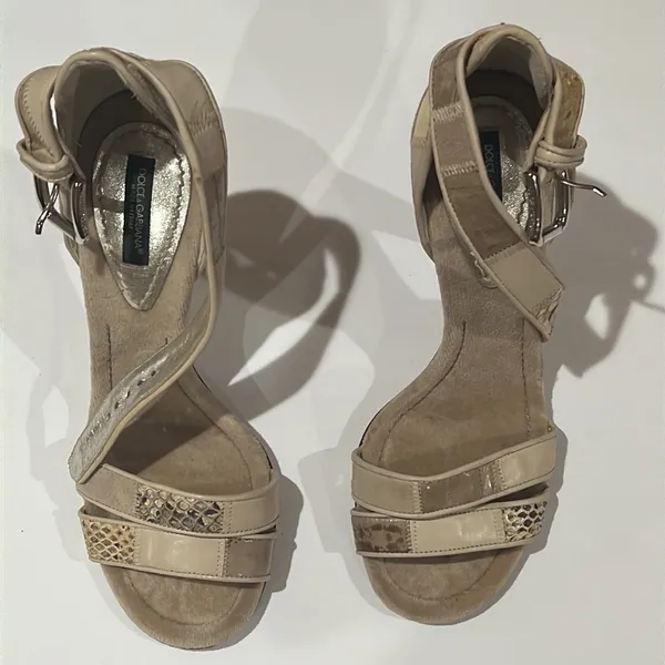 Dolce & Gabbana cream heels - Image 5