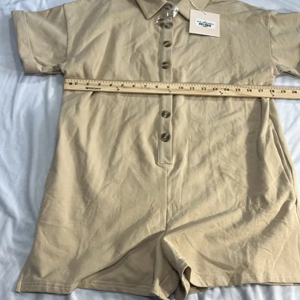 Kittenish vera tan button down romper NWT S Small Fleece - Image 9