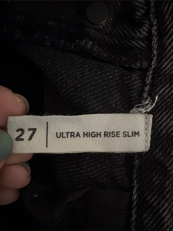 PacSun Women's Ultra High Rise Slim Distressed Jeans, Size 27 - Image 6