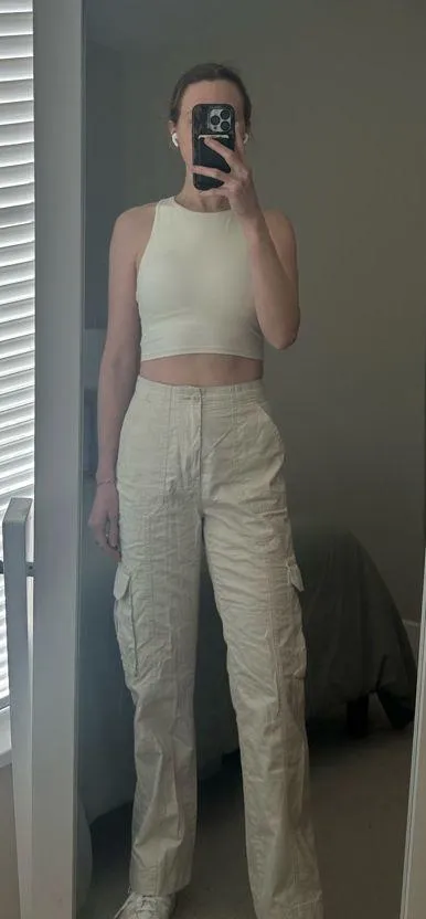 Abercrombie Women's Cream Relaxed Cargo Pants - Image 10