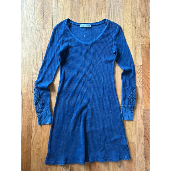 Able Bohemian Textured Knit Thermal Dress With‎ Embroidered Floral Applique S - Image 2