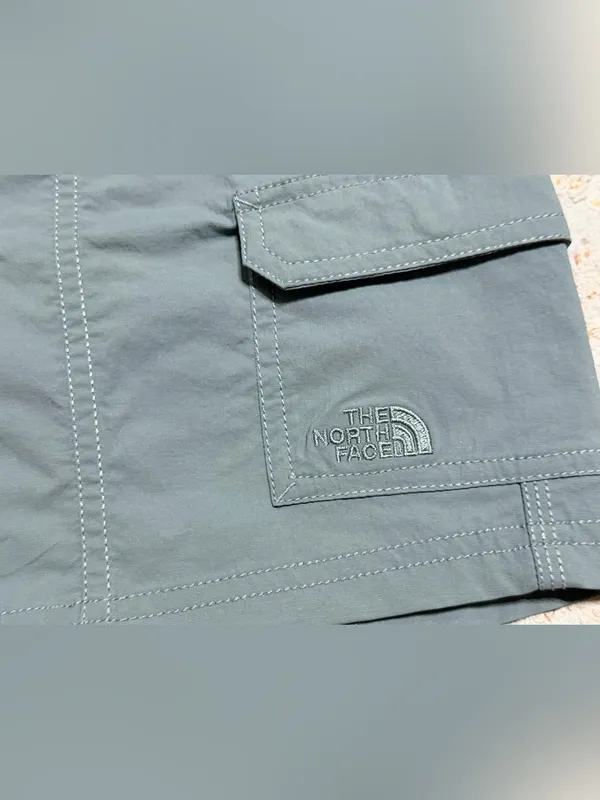 The North Face Women's Hiking Cargo Shorts size 4 - Image 9