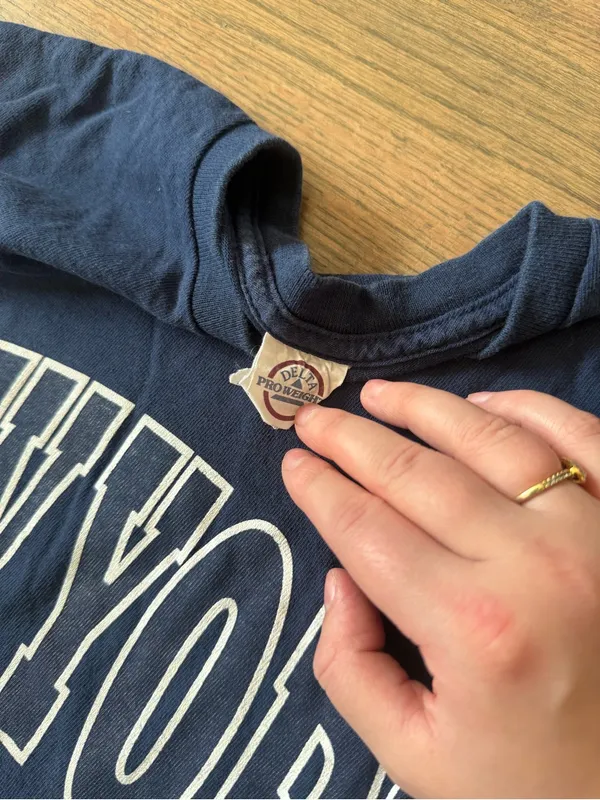 Delta New York Navy Blue Vintage Tee Size Small - Image 6