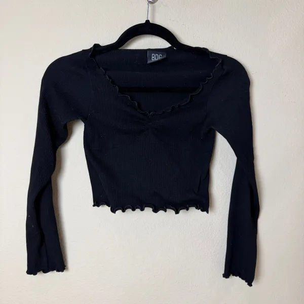 Urban Outfitters BDG Lettuce Edged Ribbed Crop Top Long Sleeve Size Small - Image 4