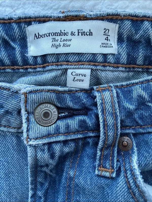 Abercrombie Curve Love Loose High Rise Jeans in Size 27 - Image 3