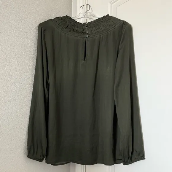 LOFT Olive Green Smocked Long Sleeve Blouse Size Large Flowy Fall Top - Image 8