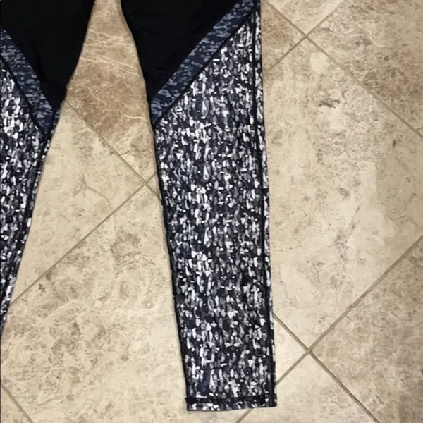 Fabletics Mid-Rise Mesh Powerhold Legging Medium Black Sheer Full Length - Image 6