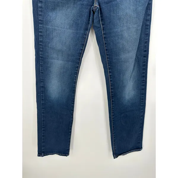 Levis Women Slimming Straight Jeans Medium Wash Stretch Mid Rise‎ Blue Size 30 - Image 3