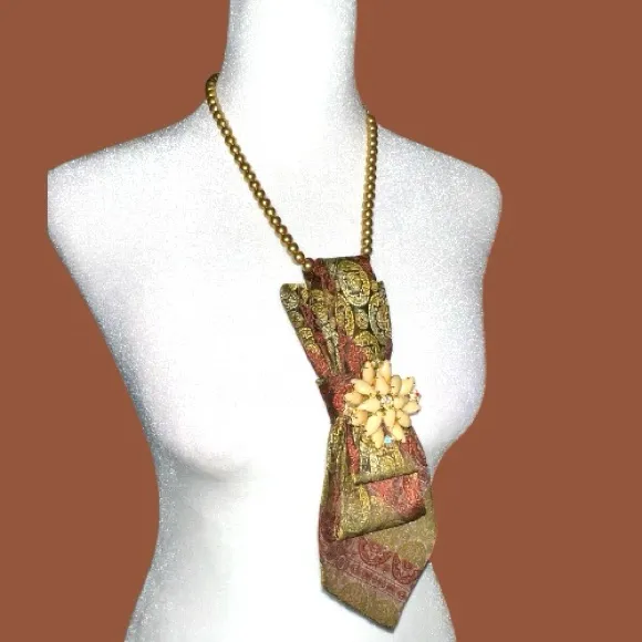 “Dainty Dapper”Vintage Paisley Necktie necklace with unique vintage brooch - Image 3