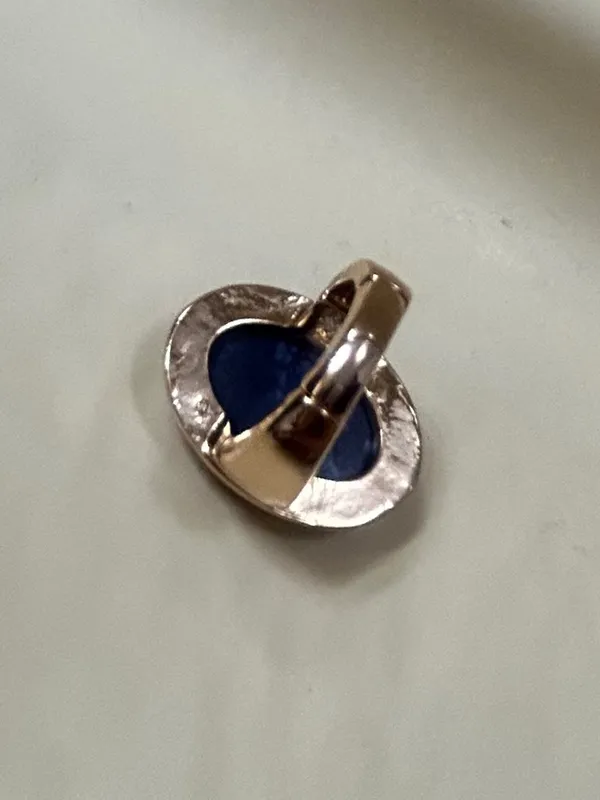 Avon Gold-Tone Ring with Dark Blue Oval Stone 2024 - Image 3