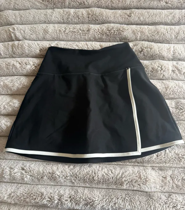 Abercrombie YPB Tennis Black Mini Skirt with White Trim - Image 2