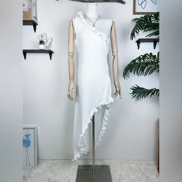 Elliatt Italianate One Shoulder Pleated Dress in Ivory - Image 2