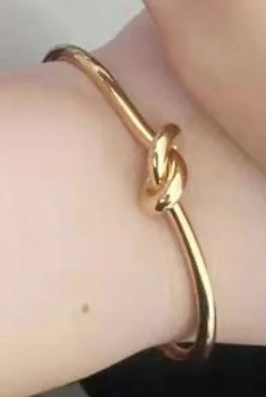 Knot Bracelet Gold - Image 5
