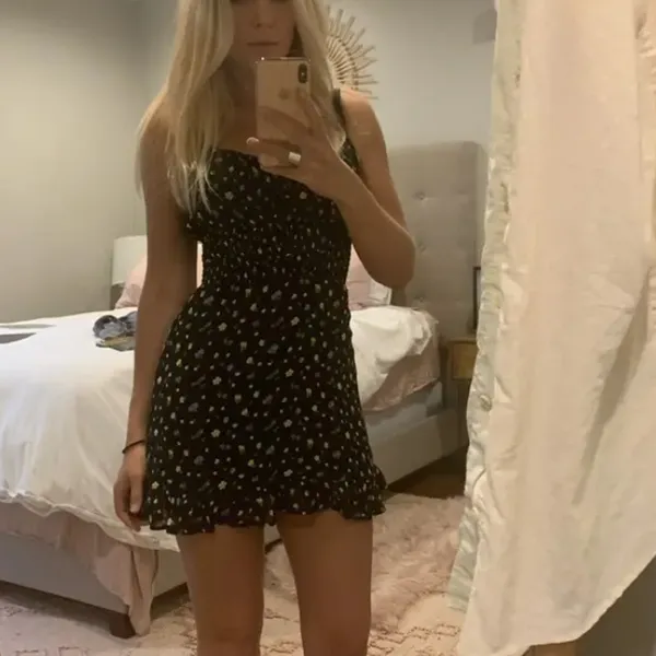 Reformation Black Floral Mini Slip Dress SIZE 0 Micro Smocked Calico Y2K $200 - Image 7