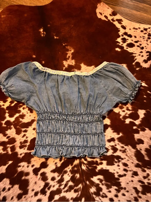 Klesis Light Blue Smocked Denim Crop Top with‎ Lace Trim size small - Image 5