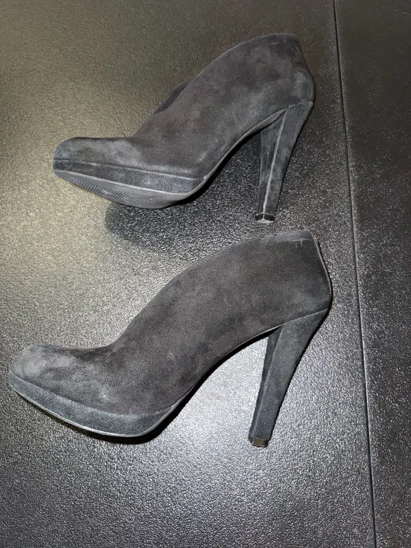 Michael Kors Black Suede V-Shaped Platform Heels 7M - Image 4