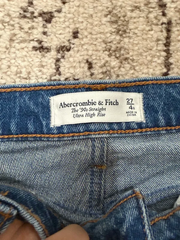 Abercrombie 90s High-Rise Straight Jeans - Image 2