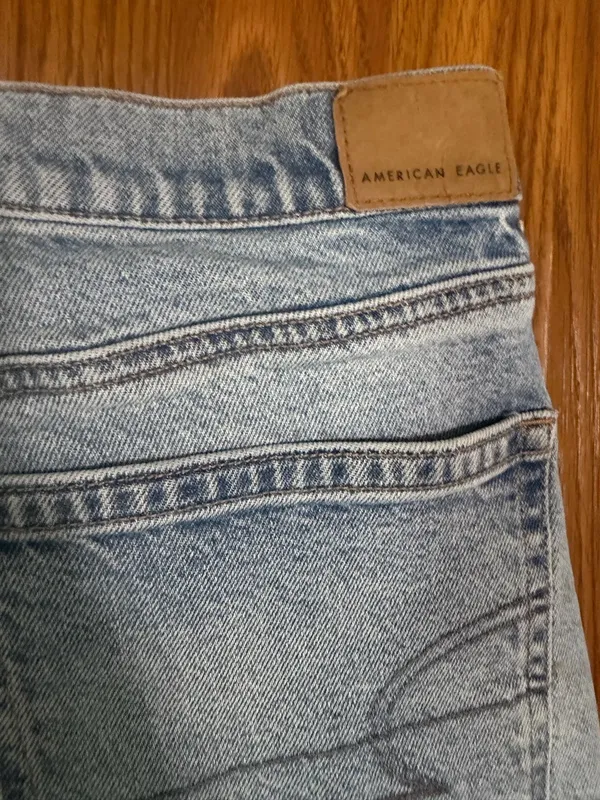 American Eagle 90s Bootcut High Rise Light Wash Split Front Hem Jeans Size 12. - Image 4