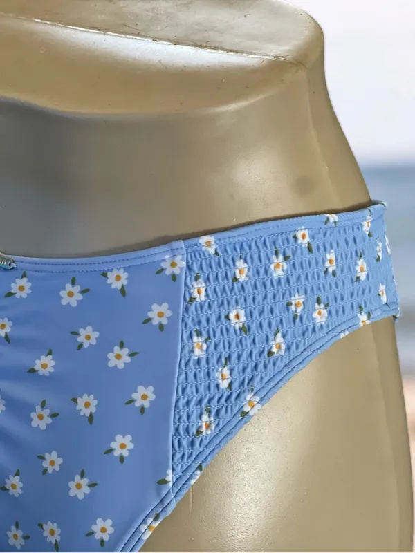 Hollister Blue Daisy Floral Print Bikini Bottom Size Medium Smocked Sides - Image 13