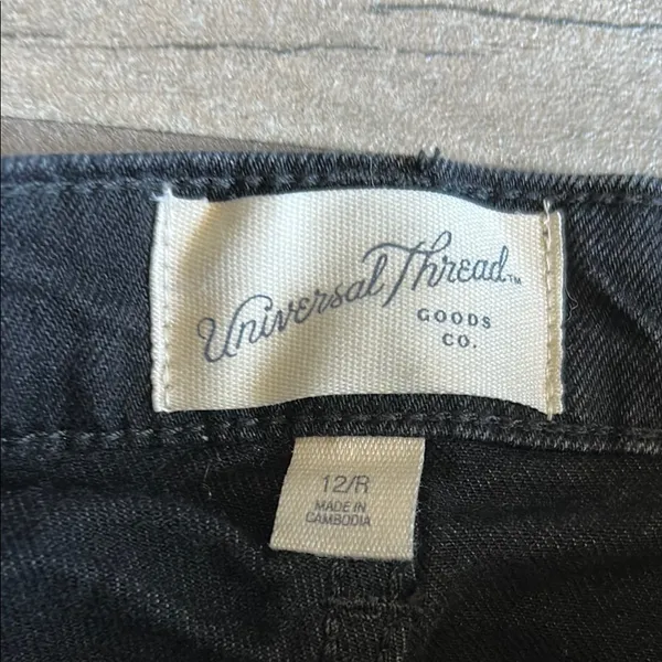Universal Thread Black Jean Shorts Classic Cut-Off Style - Image 2