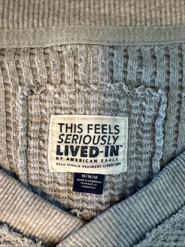 American Eagle  Women's Light Gray V-Neck Sweater - Image 2