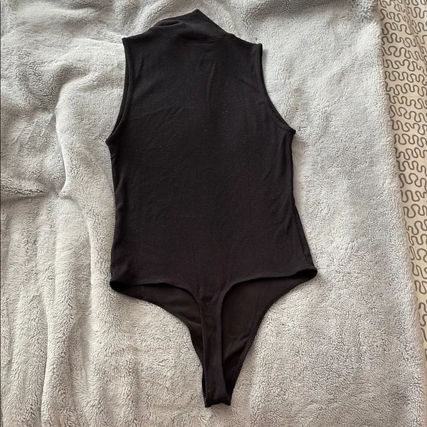EUC Women’s American Eagle Black Sleeveless Mock Neck Bodysuit Size M - Image 4
