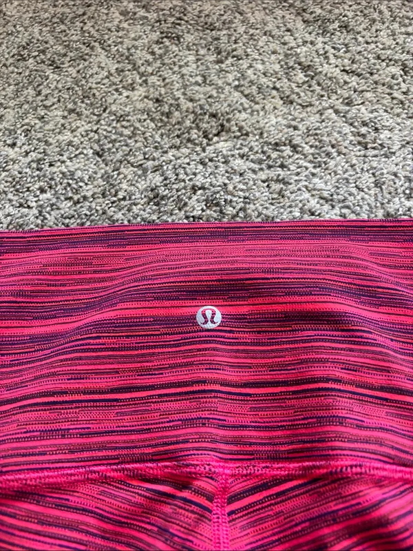 Lululemon Cropped Leggings size 8 (22”) - Image 4
