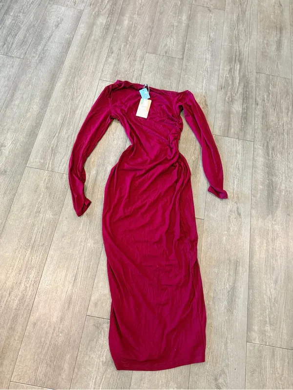 Asymmetrical Off-Shoulder Maxi Dress in Wine - Image 4