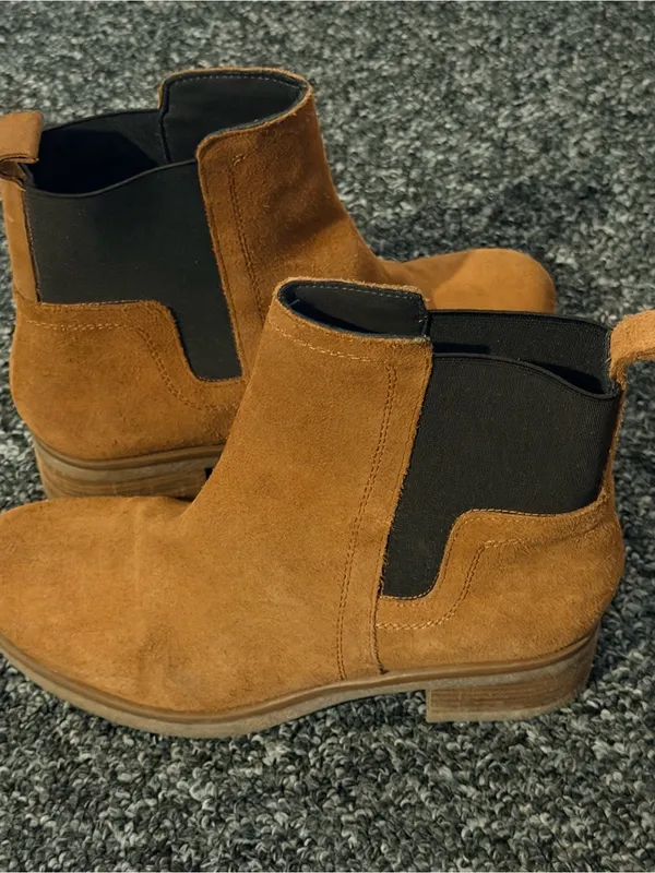 Women's Chelsea Ankle Boot in Tan Suede - Image 2