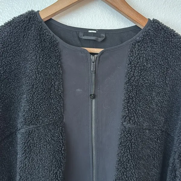 Lululemon 14 Collarless Textured Fleece Full Zip in Black - Image 7