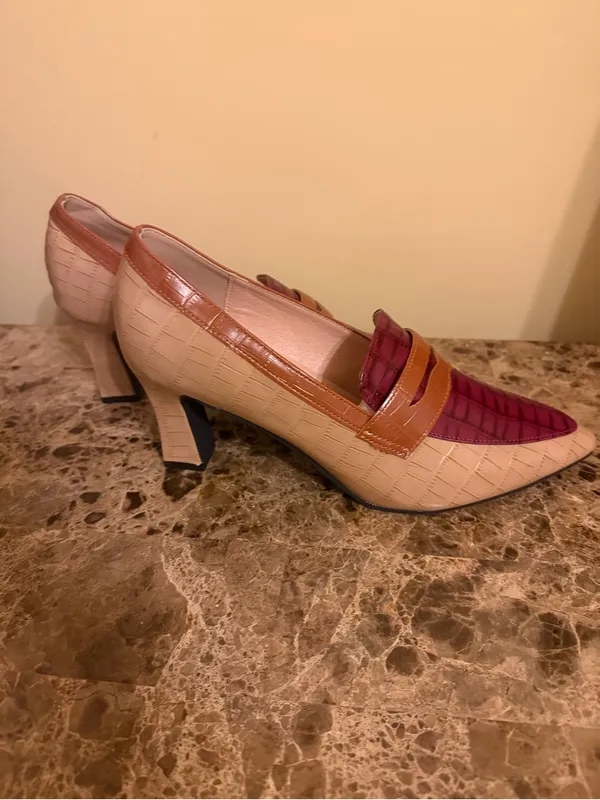 Pointed Toe Two-Tone Women’s Loafers in Burgundy and Tan Never Worn New! - Image 6