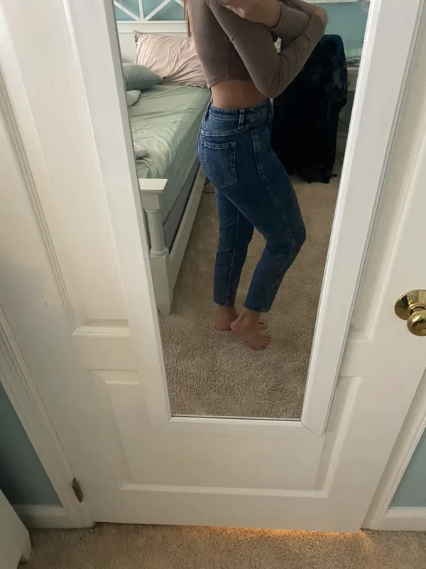 Hollister High-rise Mom Jeans - Image 4