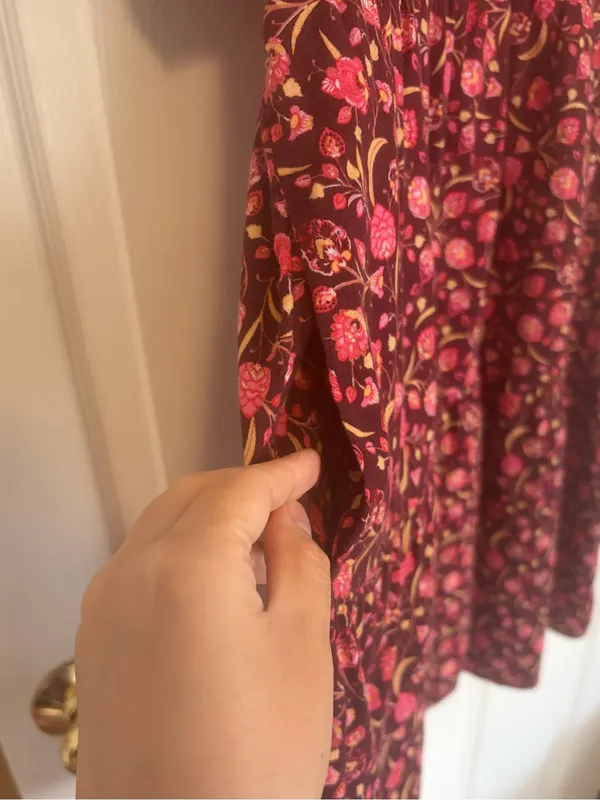 Old Navy Burgundy Floral Tiered Mini Dress Size Small V Neck Short Sleeve Maroon - Image 4