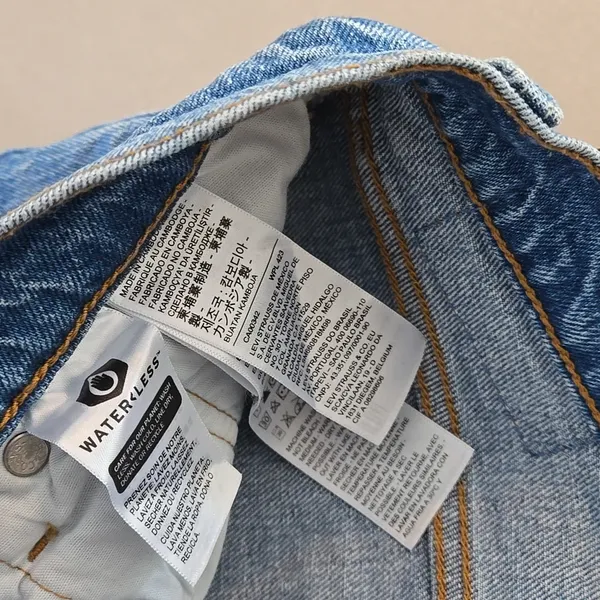 Levi's Classic Mid Rise Light Blue Denim Jeans W27 L32 - Image 3