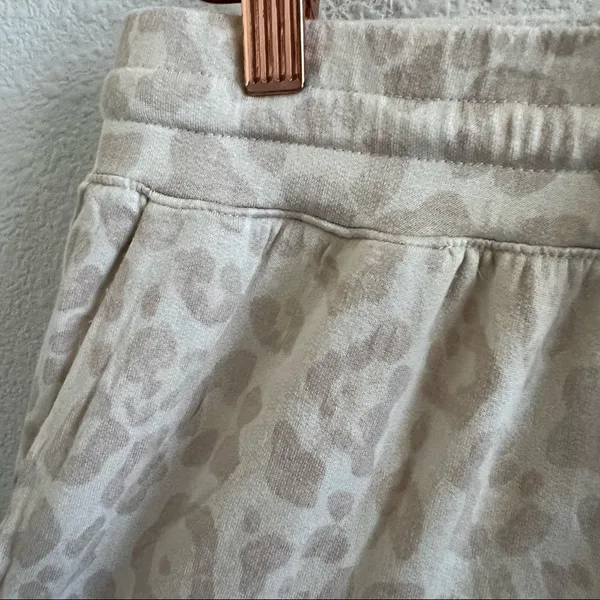 Splendid Neutral Leopard Print Lounge Pants Cozy Jogger Elastic Waist S - Image 3