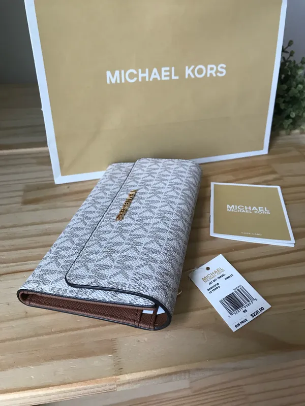 Michael Kors Wallet - Image 3