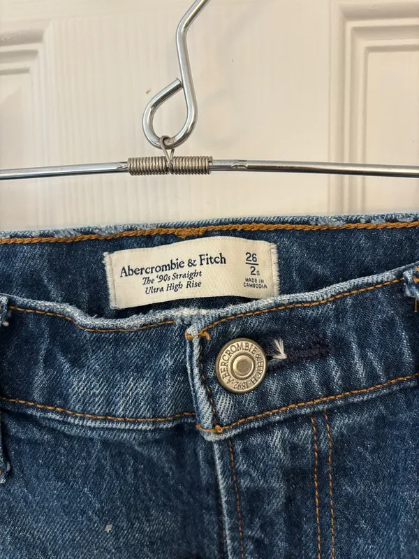 Abercrombie 90s Straight Ultra High-Rise Jeans - Image 2