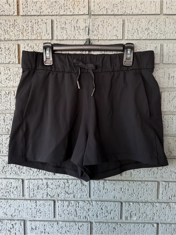Lululemon On the Fly Short *2.5" Black Size 6 - Image 3