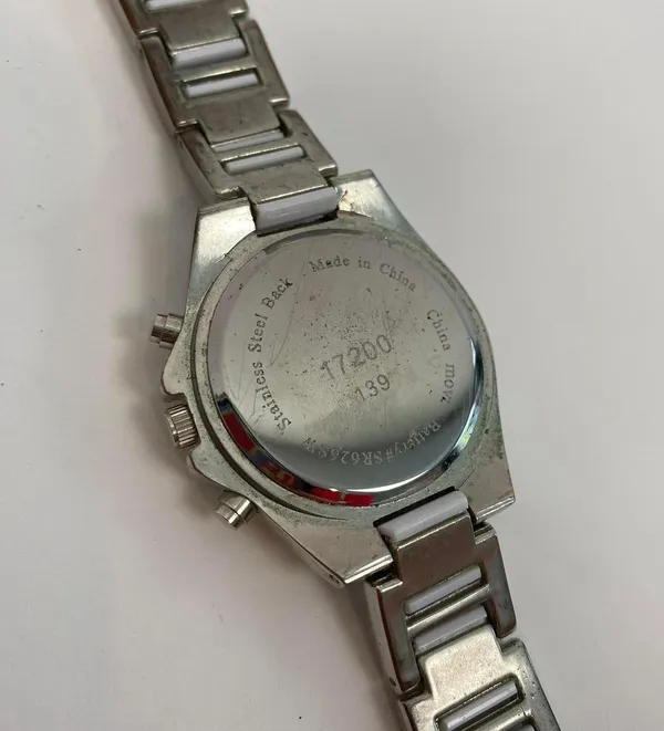 White And Silver Modern Fashion Watch - Image 6
