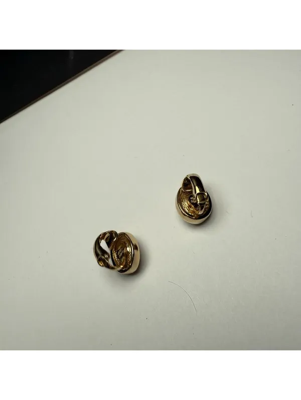 Small Christian Dior Red Glass & Rhinestone Clip-on Clip On Gold Tone Signed - Image 5