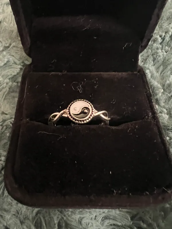 Women’s Stainless Steel Silver Band Size 7 - Image 2