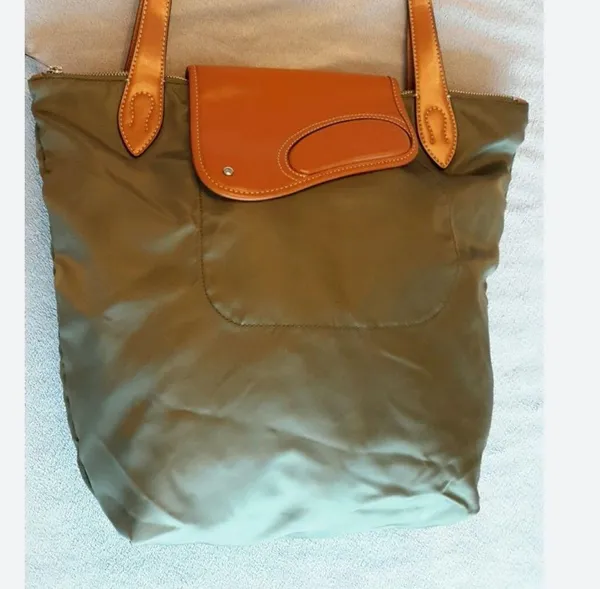 Lauren Ralph Lauren Hunter Green and Tan Leather Tote Bag - Image 12